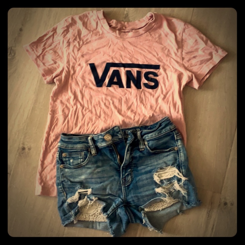 Vans Tee and Cute American Eagle shorts